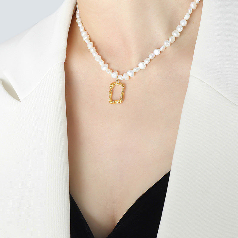 18K gold noble and luxurious pearls with hollow square embossed design necklace