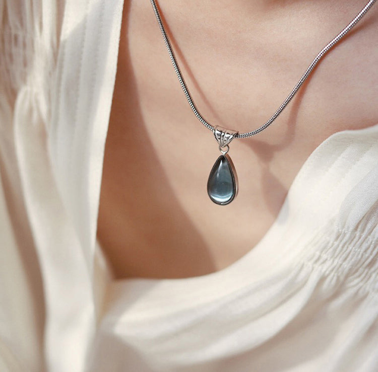 18K gold novel and fashionable drop-shaped gem-set design light luxury style necklace
