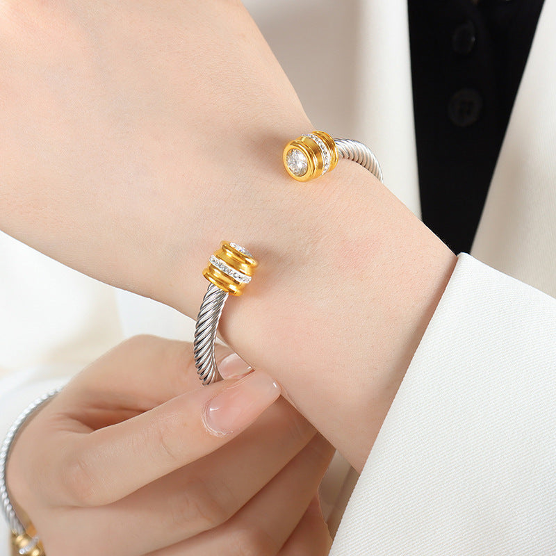 18K gold noble and dazzling zircon inlaid bracelet with thread design