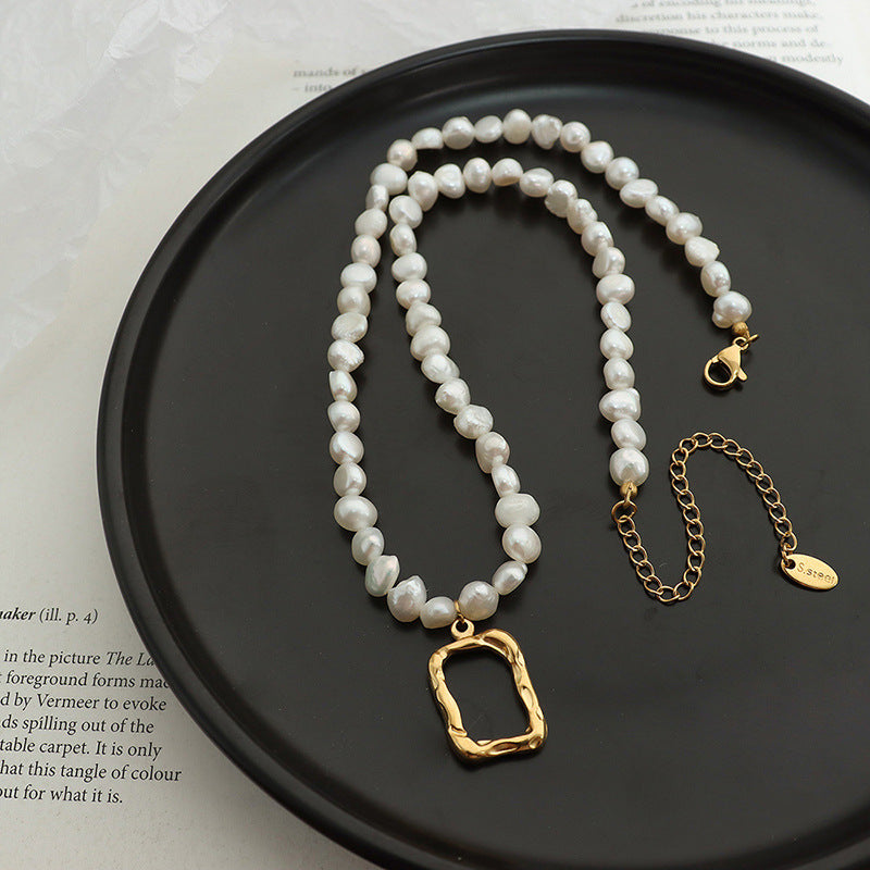 18K gold noble and luxurious pearls with hollow square embossed design necklace