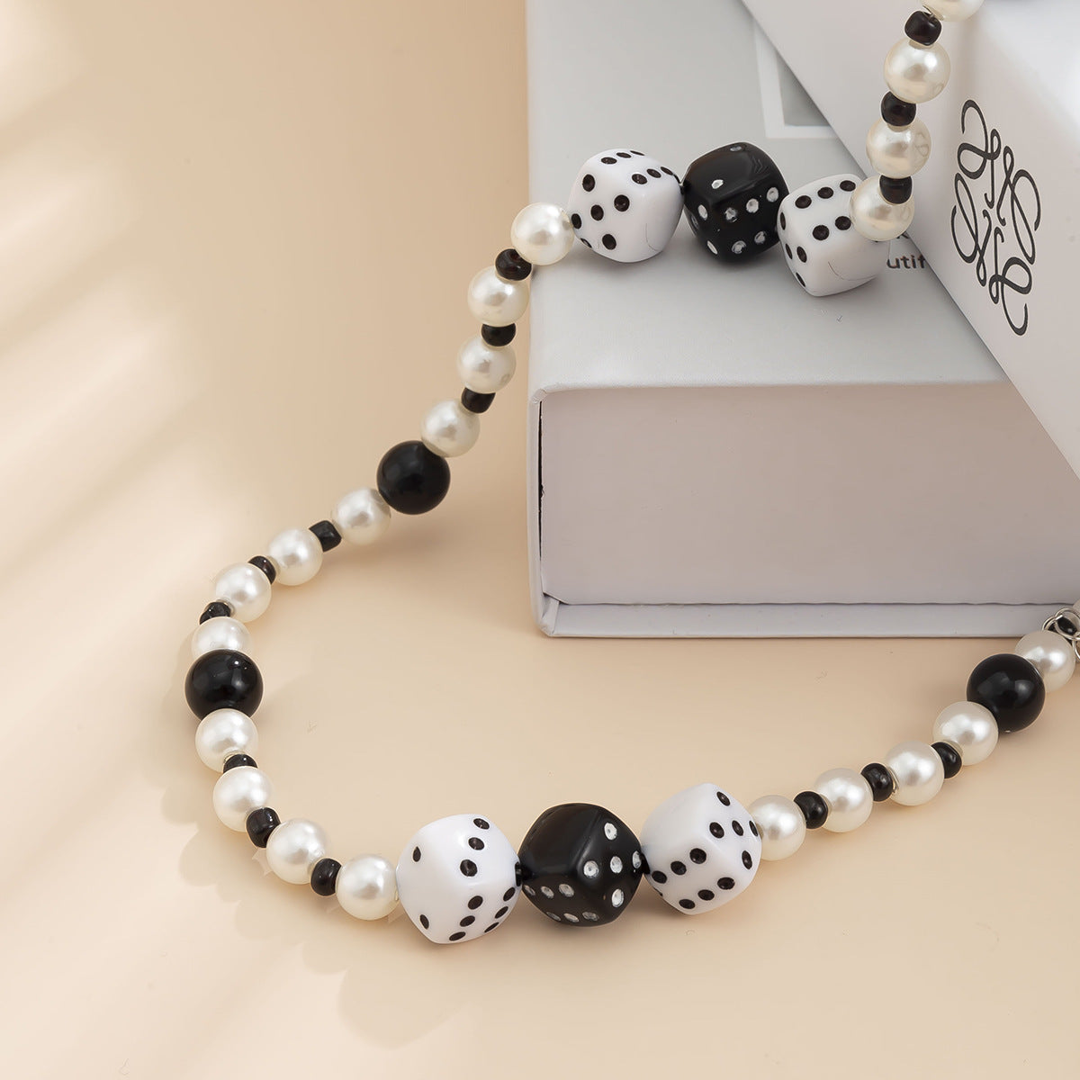 Classic Fashion Dice Mosaic Pearl Design Simple Necklace