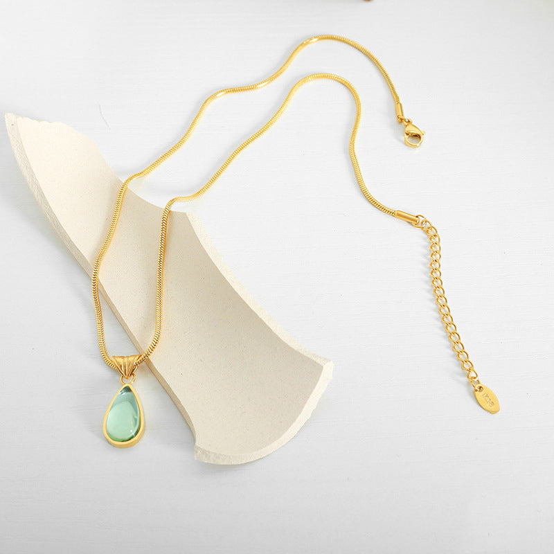 Exquisite and noble drop-shaped gemstone pendant necklace in 18K gold