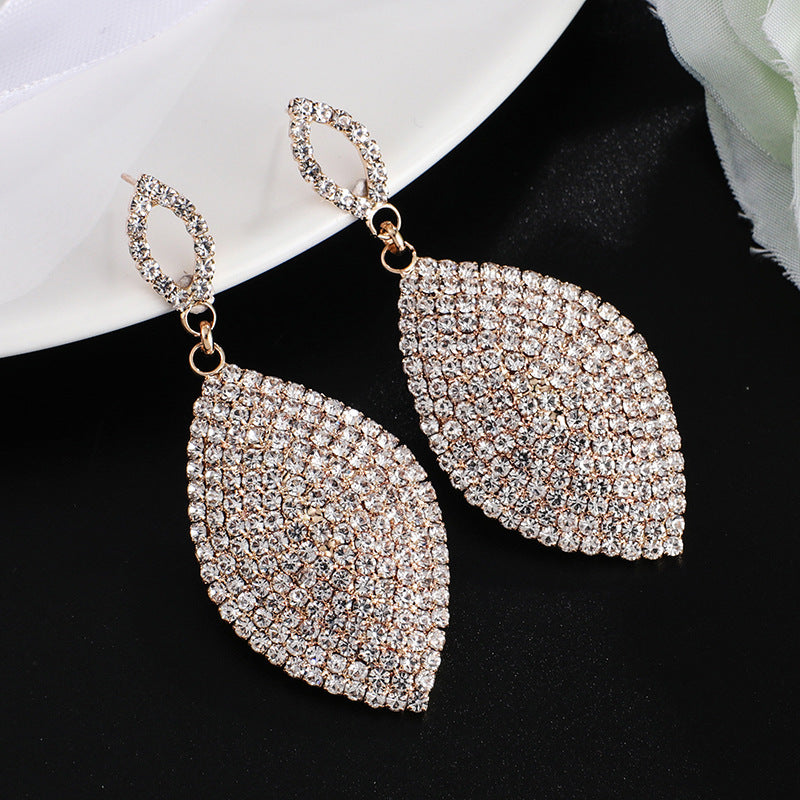 Horse Eye Rhinestone Claw Chain Earrings