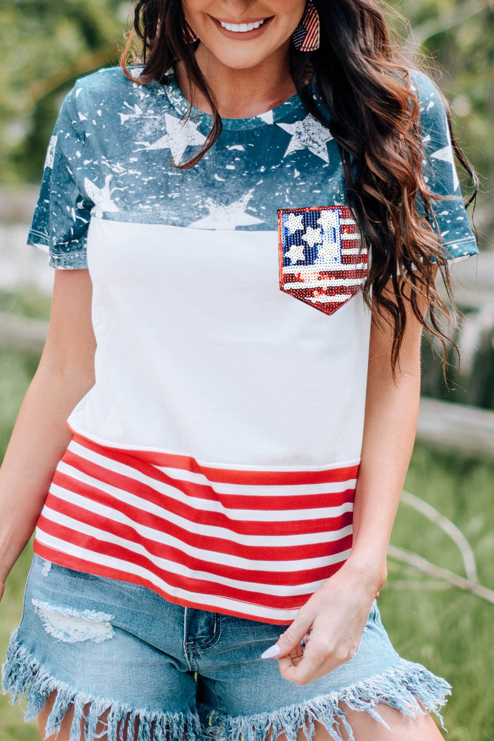 Multicolor Stars and Stripes Graphic Sequin Patch Pocket T Shirt