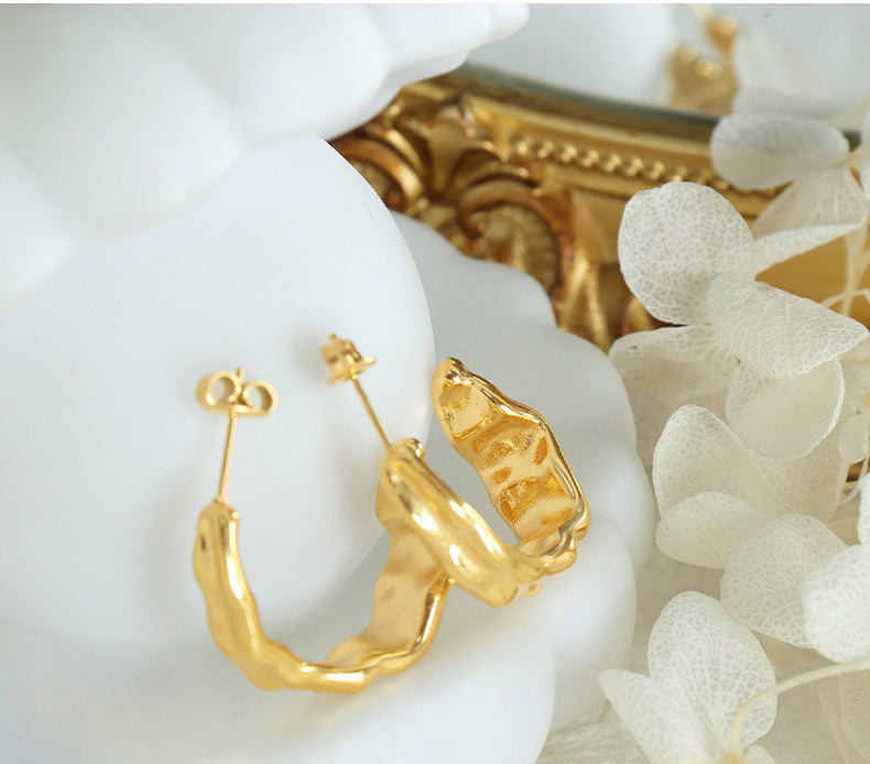 18K Gold Retro Simple Hollow C-shaped Embossed Design Versatile Earrings