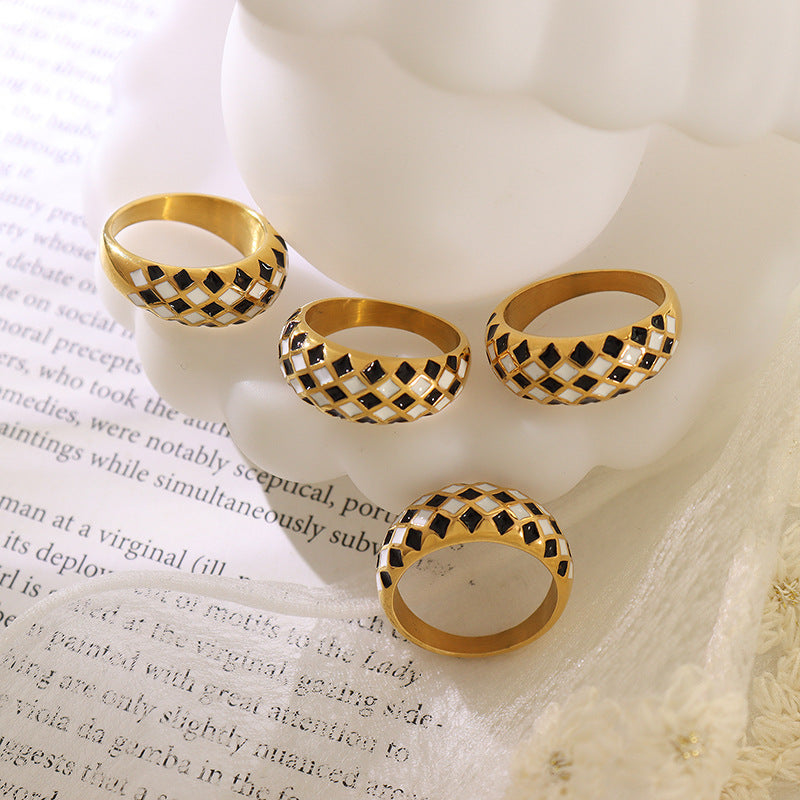 18K Gold Fashion Simple Rhombus Black and White Checkerboard Design Ring