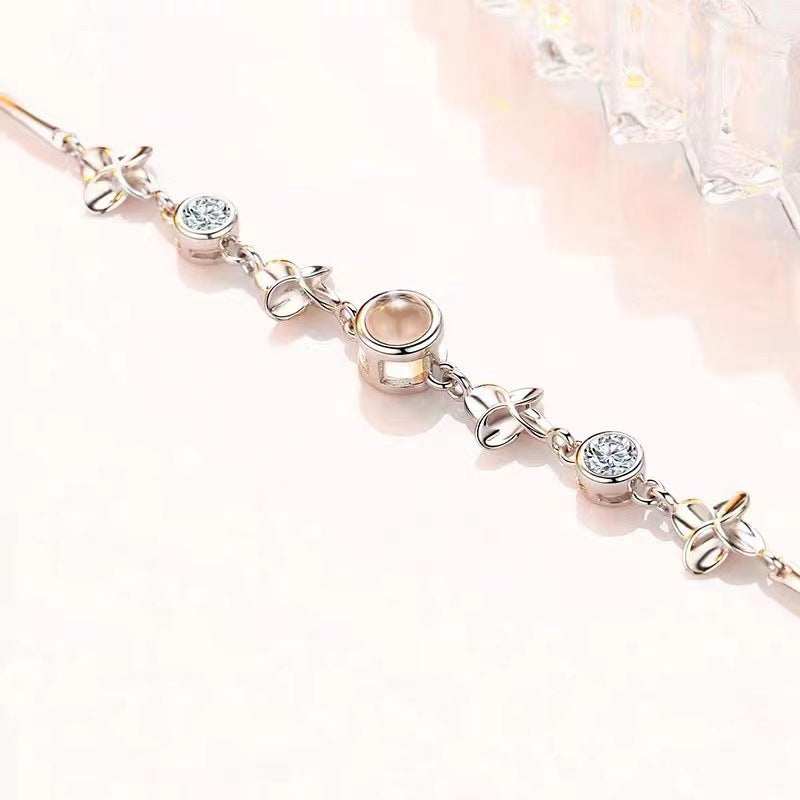 Fashionable and simple four-leaf clover projection bracelet