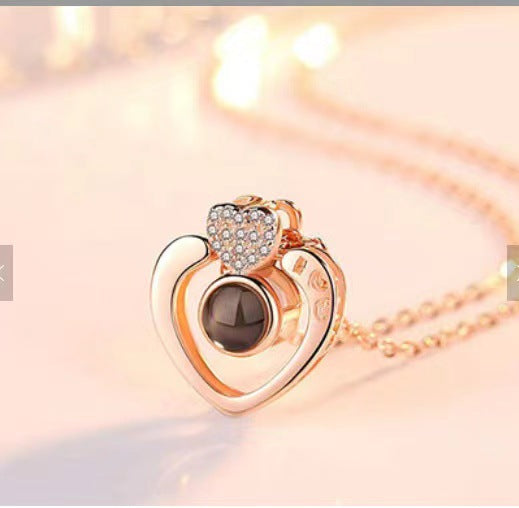 Noble atmosphere heart-shaped diamond projection necklace