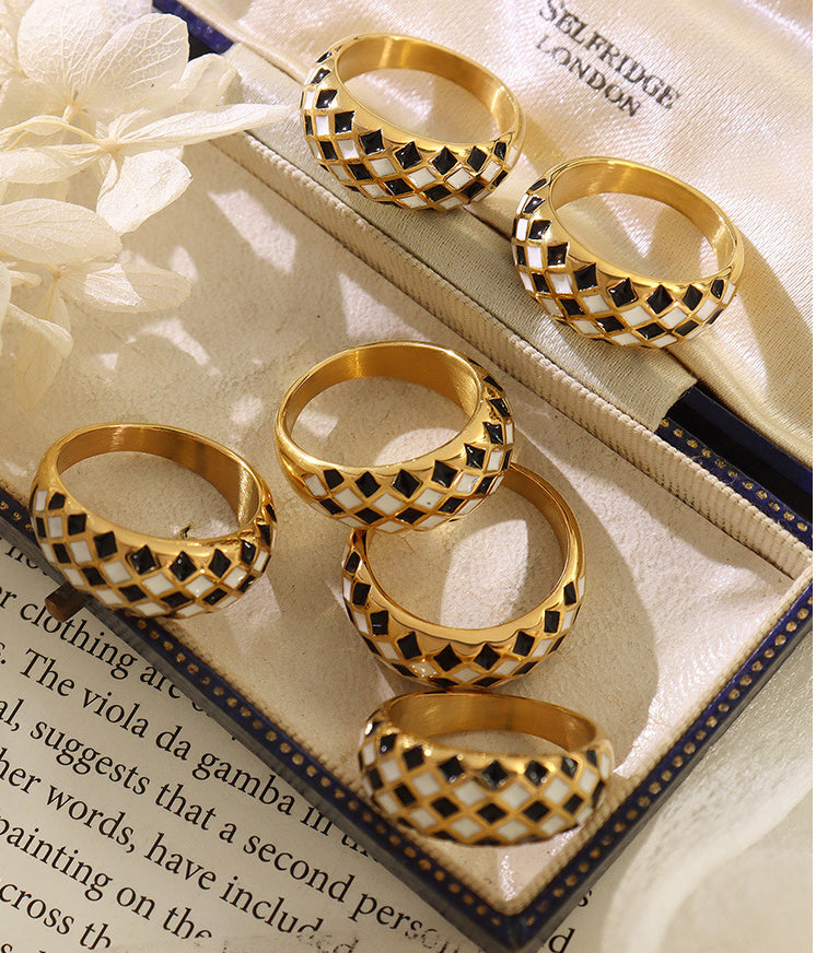 18K Gold Fashion Simple Rhombus Black and White Checkerboard Design Ring