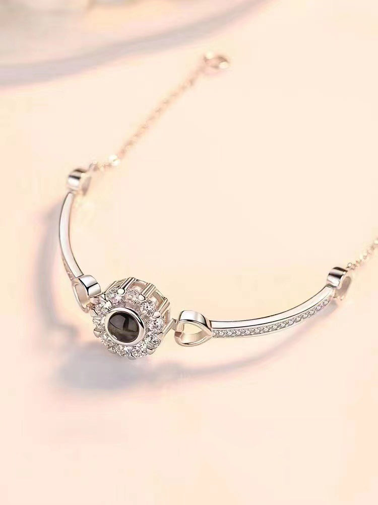 Exquisite and noble round diamond projection bracelet