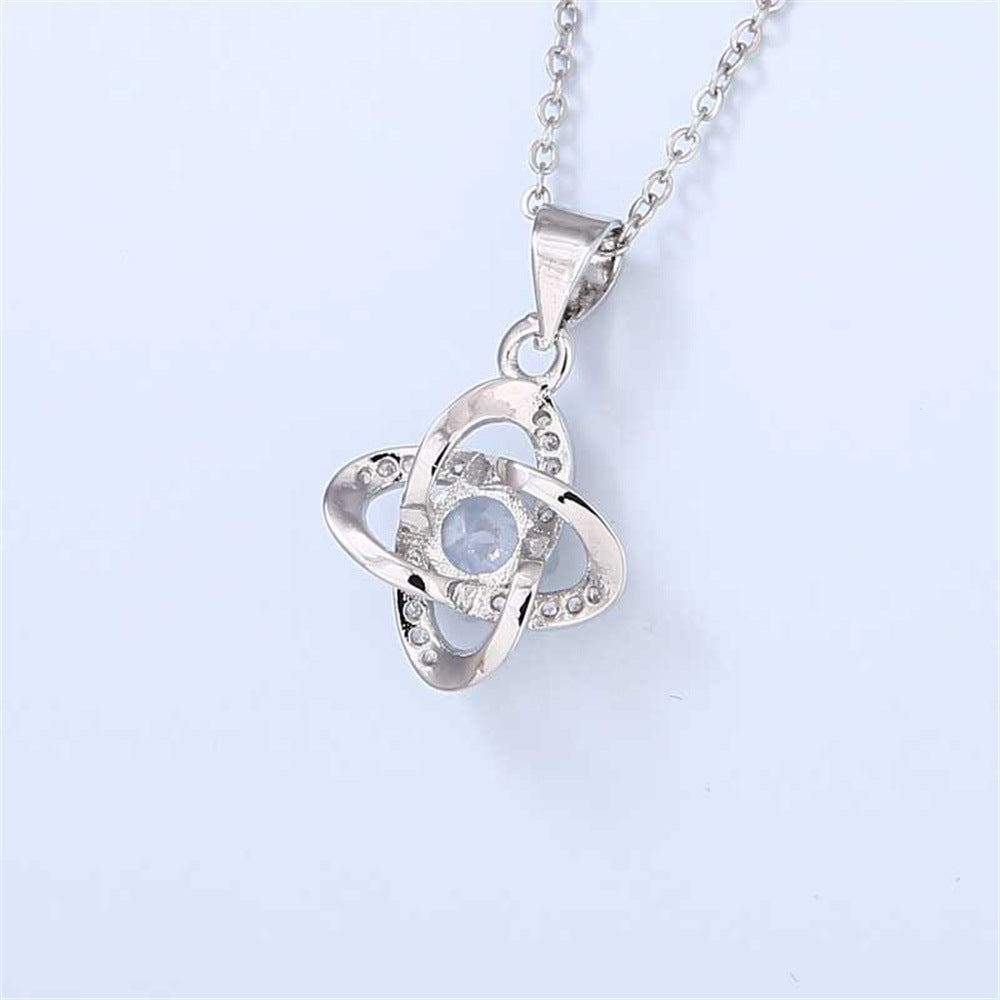 Fashionable Swirling Four Leaf Clover Diamond Design Gift Box Pendant Necklace for Mother-in-law