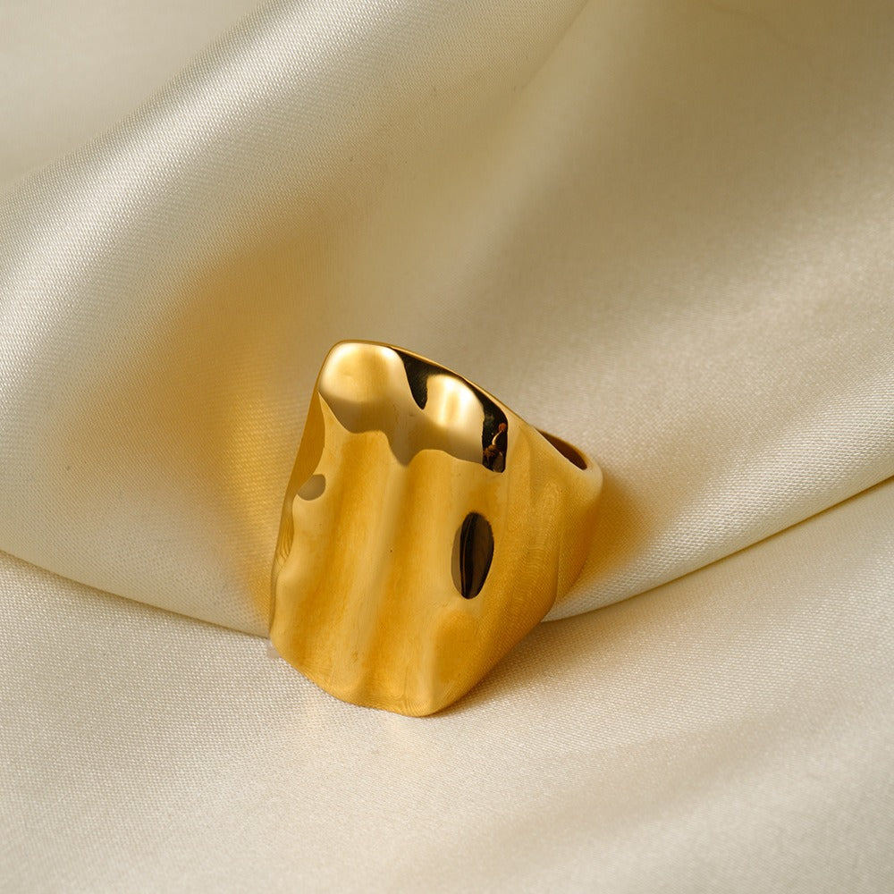 18k gold fashionable and personalized rectangular concave and convex texture design ring