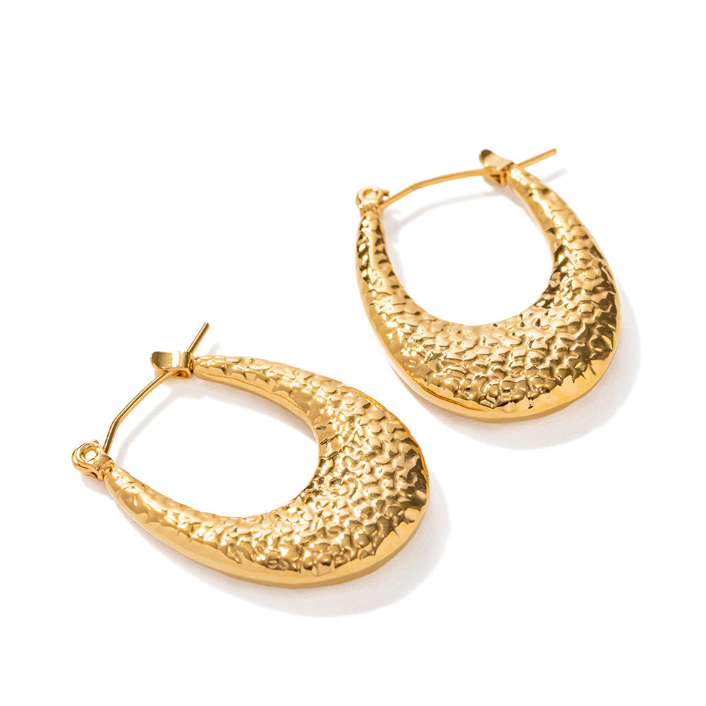 18K Gold Delicate and Fashionable U-shaped Lava Pattern Design Earrings