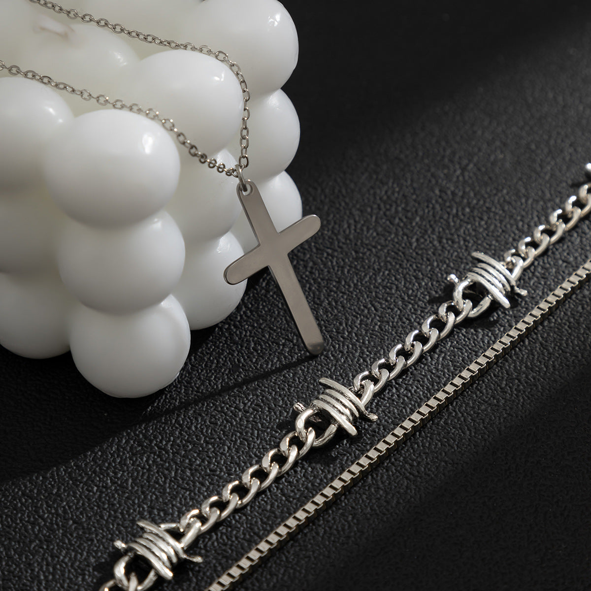 Fashionable and simple hip-hop style three-tiered pearl cross design necklace