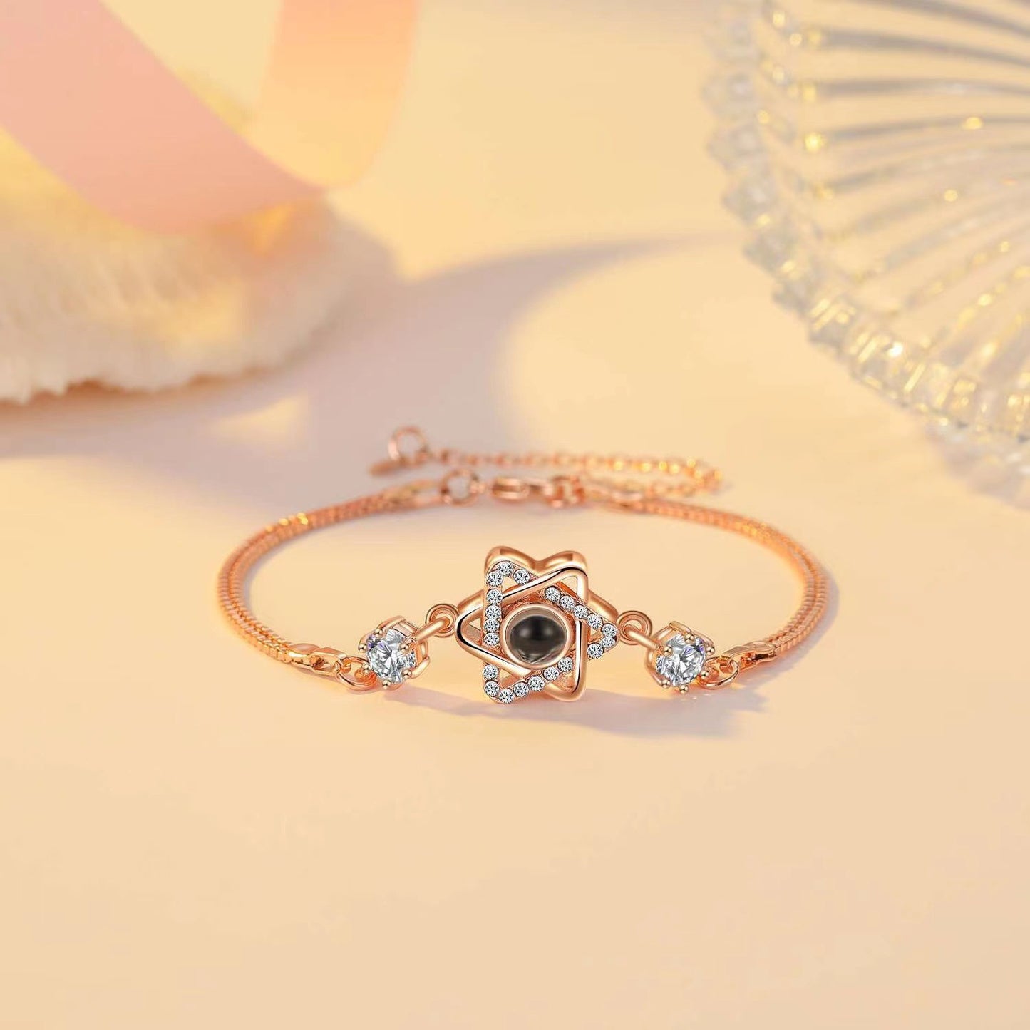 Exquisite and dazzling six-pointed star diamond projection bracelet