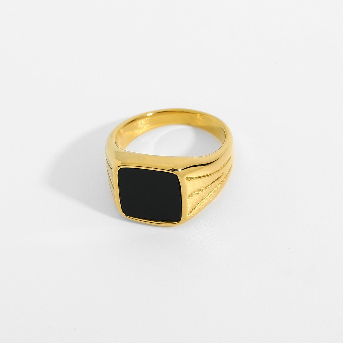 18K Gold Exquisite Atmospheric Inlaid Zircon Design Ring